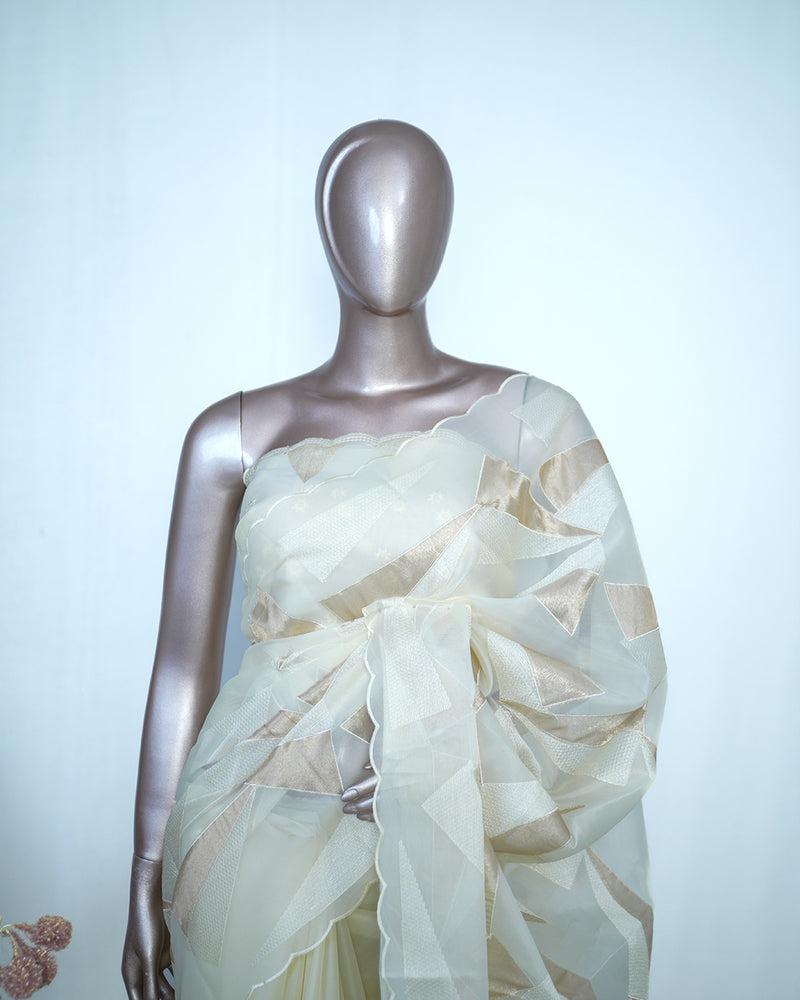 Ivory Organza Saree with Golden Appliqué – Elegant Semi-Turkish Finish SAN5333