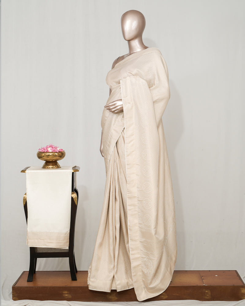 Semi silk with rich brocade weave Sarees  SAN4632