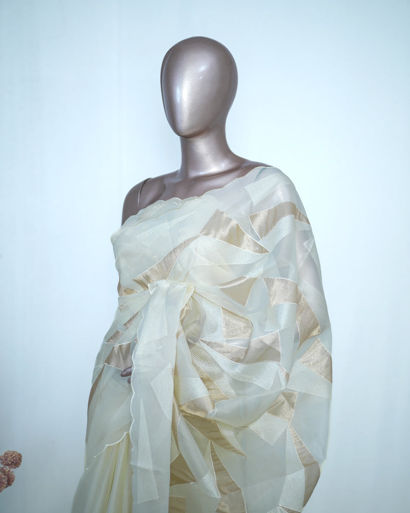 Ivory Organza Saree with Golden Appliqué – Elegant Semi-Turkish Finish SAN5333