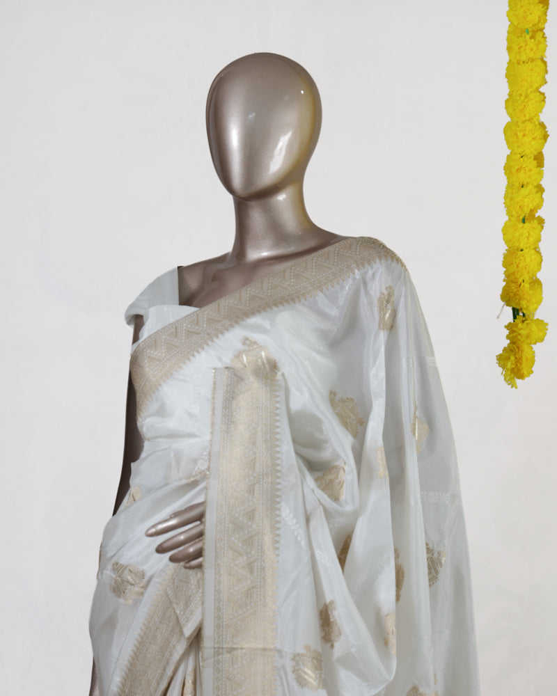 Moonlit White Regal Kasavu Saree